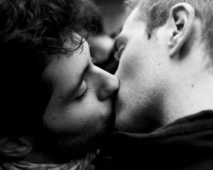 Вчені пояснили чому гомофоби є прихованими геями