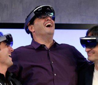 Microsoft презентовали свои первые очки дополнительной реальности HoloLens