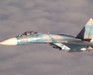 В інтернеті з&#039;явилося відео зустрічі російського Су-27 з літаком НАТО