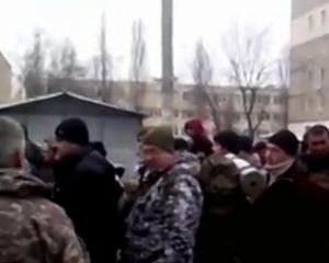 &quot;Путин - х**ло!&quot; - в Киеве проходит отправка призывников