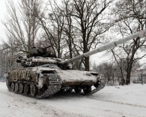 В Углегорске боевики окружили позиции украинских военных и кинули против них танки – Семенченко