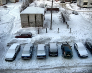 Як лишати авто на ночівлю, щоб зранку воно лишилося цілим