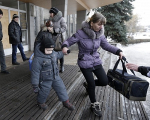 Из Дебальцево эвакуировали около тысячи человек - Яценюк