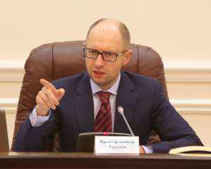 Яценюк поручил безотлагательно начать выплаты бойцам АТО