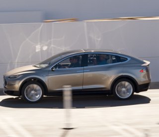 Електрокросовер Tesla Model X відзняли під час тестів