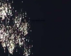 В Сеть выложили видео ночного Донецка с странными вспышками в небе