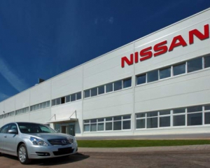 Nissan приостановит работу завода в России