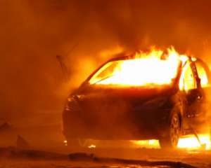 У Києві вночі згоріли 4 іномарки
