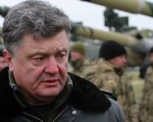 Порошенко назвал операцию отвода войск из Дебальцево &quot;очень тяжелой, но очень достойной&quot;