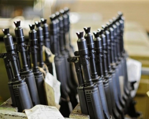 Великобританія не озброюватиме Україну