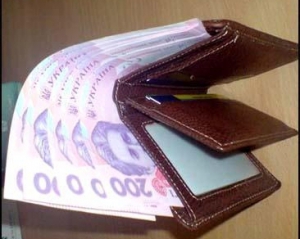 У Яценюка утвердили показатель средней зарплаты за 2014 год