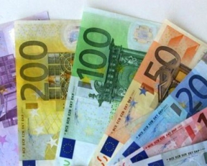Євро на міжбанку подешевшав на дві гривні