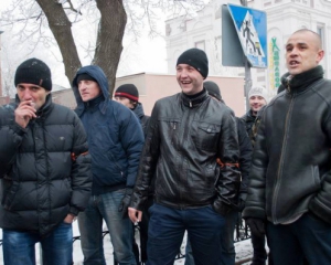 Двух днепропетровских чиновников задержали за организацию титушок