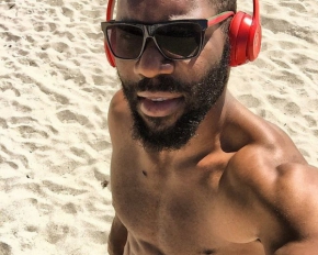 Суперник Кличка готується до бою на пляжі