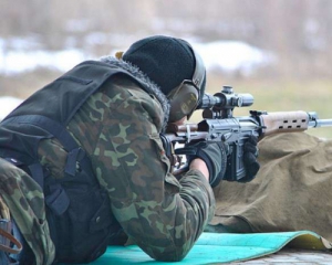 У Широкиному цілодобово йдуть атаки і працює російський снайпер