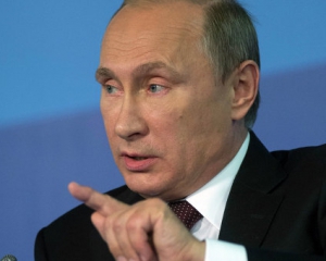 Путин связывает убийство Немцова с &quot;цветными&quot; технологиями