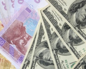 Гривня стала дефицитом, а доллар стремительно дешевеет