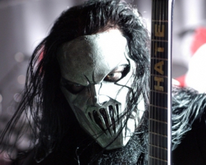 Гитарист Slipknot получил ножевое ранение в голову от своего брата