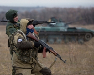 Терористи ніяк не вгамуються: 61 обстріл за добу, найгарячіше було в Пісках та Широкиному