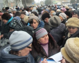 Тернопольские женщины в центре города требуют вернуть бойцов домой