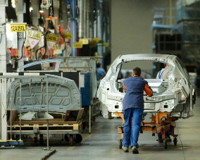 General Motors остановит все свои заводы в России