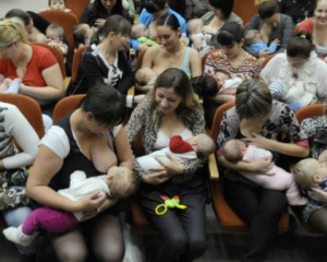 Россия оставила тысячи крымских матерей без соцвыплат