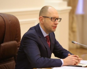Яценюк предлагает поднять зарплату следователям, которые расследуют резонансные дела