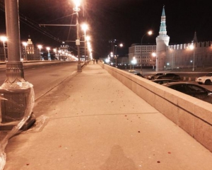 Неизвестные ночью &quot;зачистили&quot; место гибели Немцова