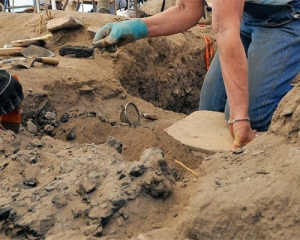 На заході Литви археологи знайшли урну з прахом людини