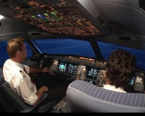 Австралийские власти запретили пилотам находиться в кабине в одиночестве