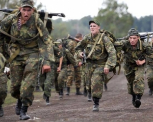 Порошенко подписал закон и указ о допуске иностранных военных в Украину