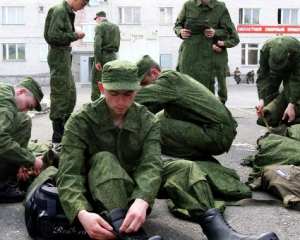 Завтра крымчан начнут призывать в российскую армию