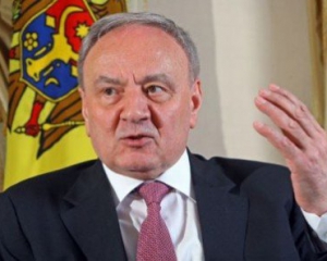 Президент Молдавии отказался ехать на московский Парад Победы