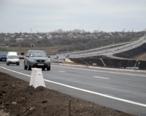 На Львівщині за українські та польські гроші ремонтуватимуть дороги