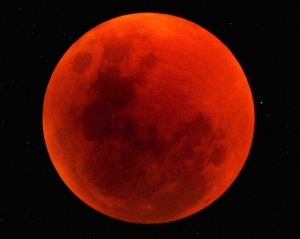 В субботу Луна над Украиной на 5 минут станет &quot;кроваво-красной&quot;