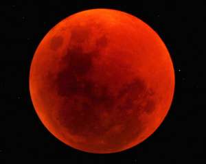В субботу Луна над Украиной на 5 минут станет &quot;кроваво-красной&quot;