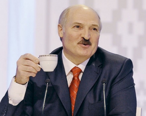 Лукашенко решил брать налоги с иждивенцев