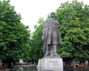 Луганчане хотят снести Шевченка и установить памятник защитникам &quot;ЛНР&quot;
