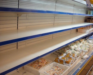 Росіяни вивозять з Криму тисячі тонн дешевих продуктів