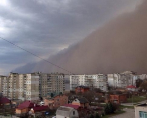 Хмельницький накрила піщана буря