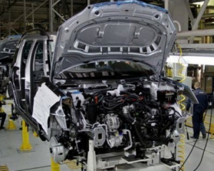 Mitsubishi зупиняє виробництво в Росії