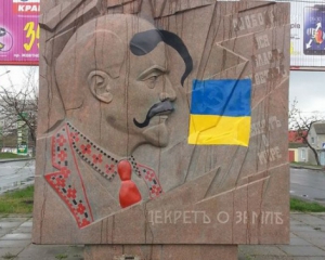 В Николаеве Ленина сделали казаком