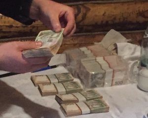 Чиновники из Киевской области попались со взяткой в $600 тыс.