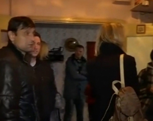Міліція 10 годин обшукувала квартиру Калашнікова