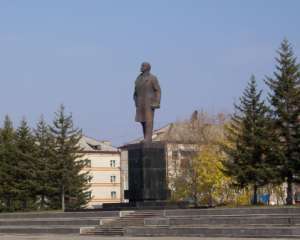 В России снесли памятник Ленину