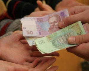Яценюк розповів, коли в Україні піднімуть зарплати