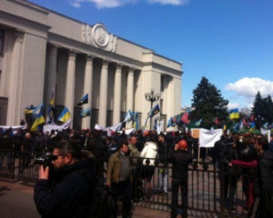 Шахтеры приостановили акции протеста в Киеве до понедельника