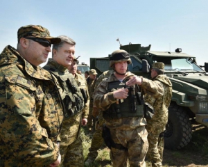 Порошенко доволен уровнем боеспособности украинской армии