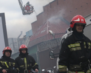 У центрі Москви палає торговий комплекс