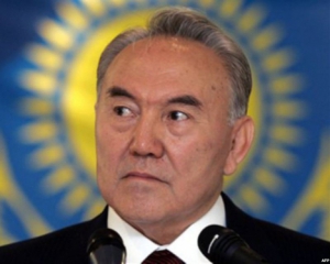 Назарбаев уверенно лидирует на выборах в Казахстане